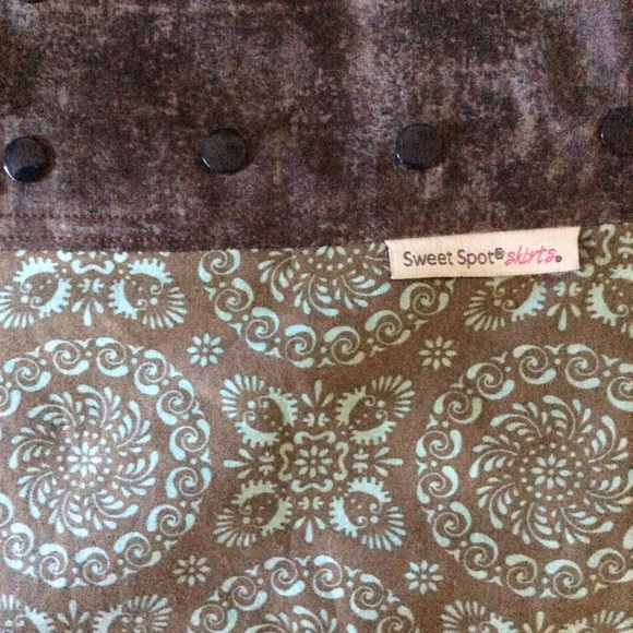 Sweet Spot athletic skirt, snaps, reversible - Picture 2 of 3